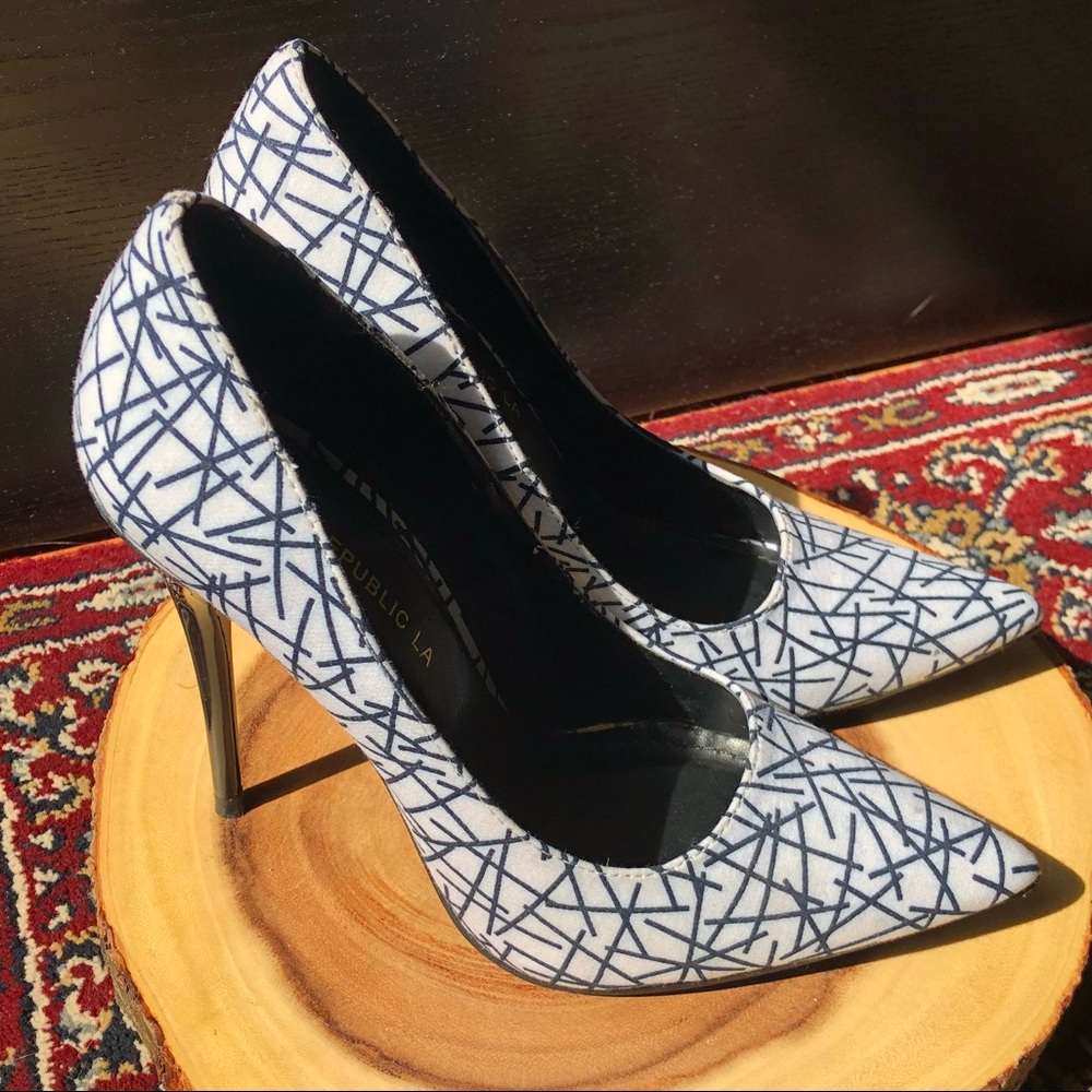 Blue Pattern White Pumps - image 1